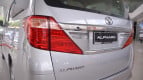 Toyota Alphard Exterior photo