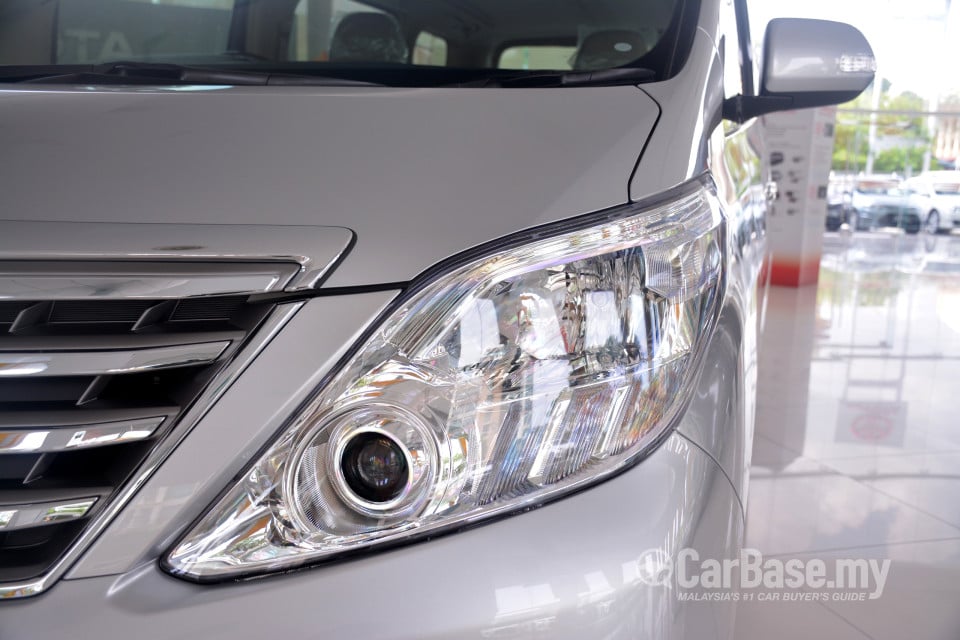 Toyota Alphard AH20 Facelift (2014) Exterior