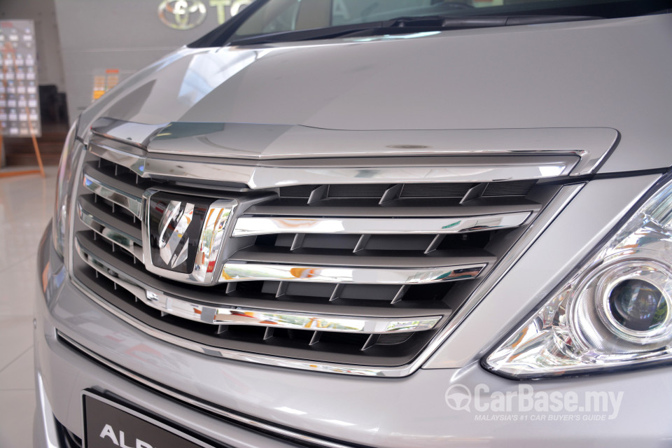 Toyota Alphard AH20 Facelift (2014) Exterior