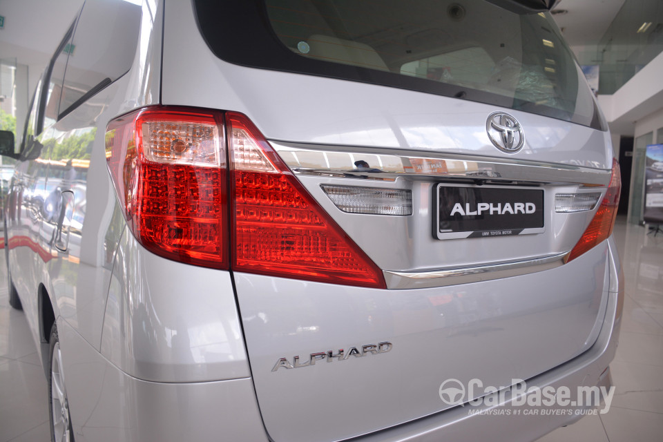 Toyota Alphard AH20 Facelift (2014) Exterior