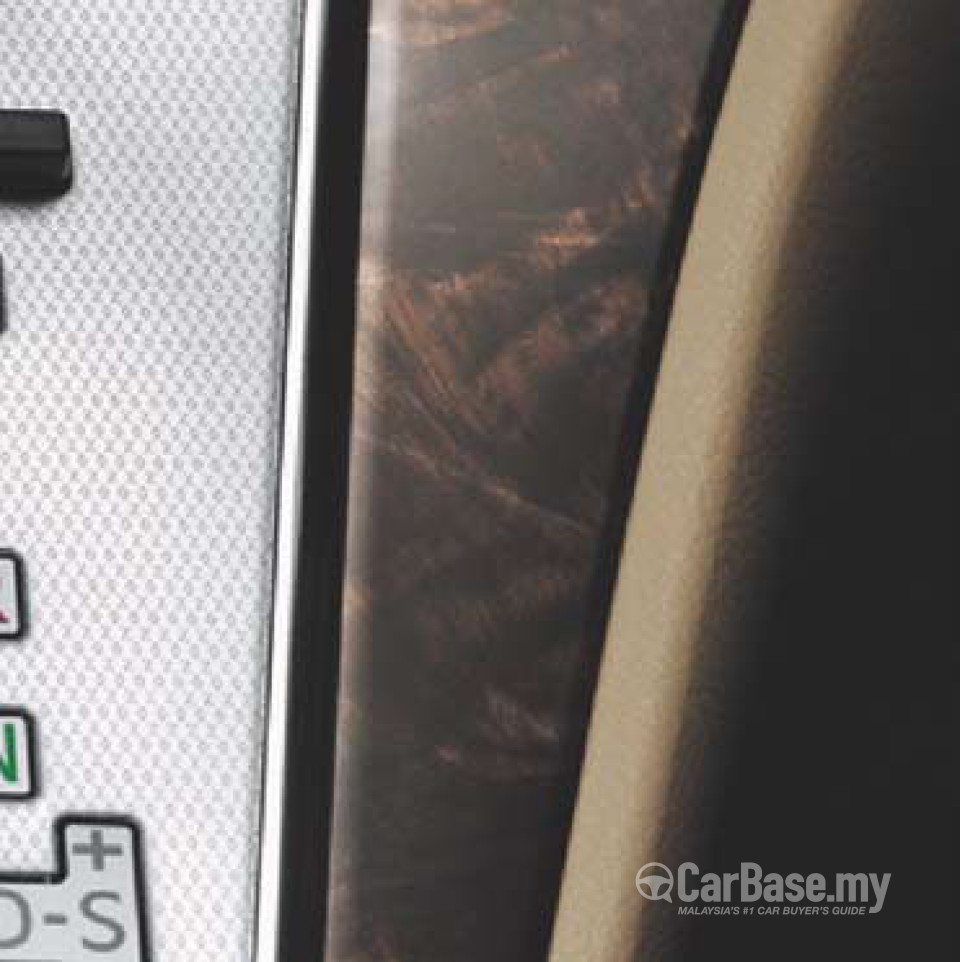 Toyota Alphard AH20 Facelift (2014) Interior