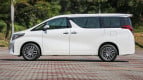 Toyota Alphard Exterior photo