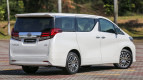 Toyota Alphard Exterior photo