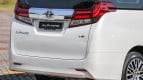 Toyota Alphard Exterior photo
