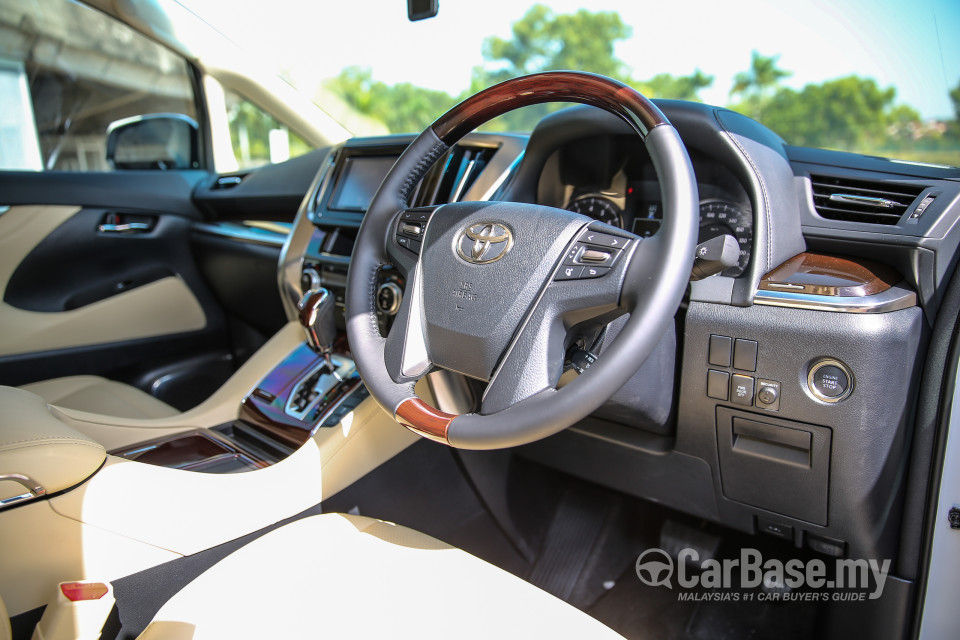 Toyota Alphard AH30 (2016) Interior