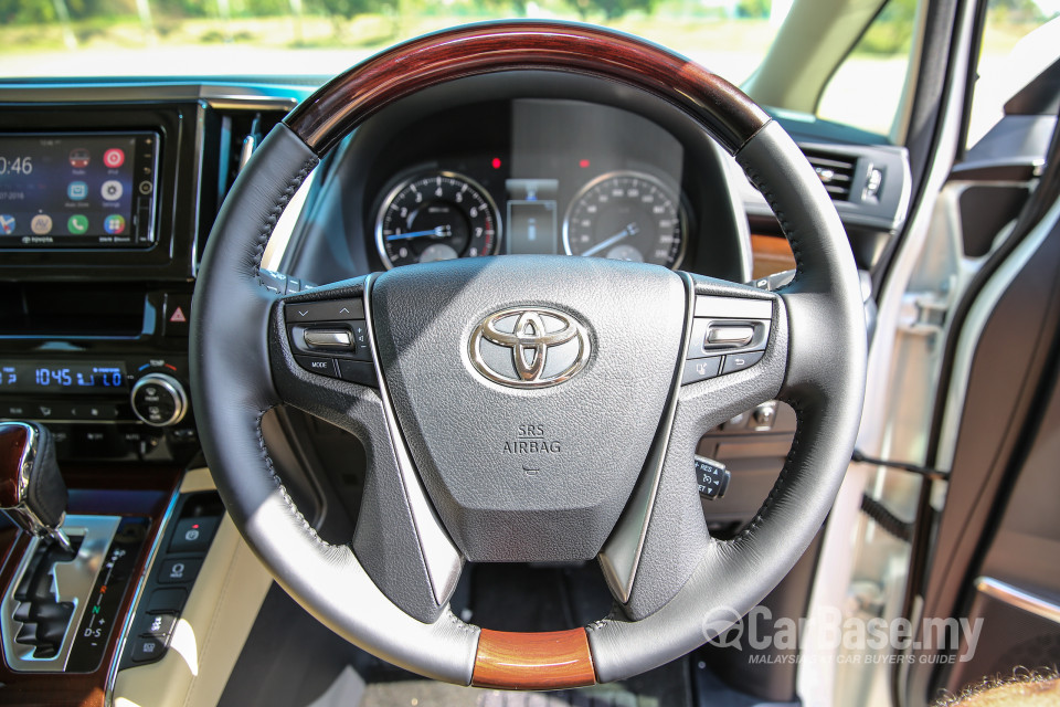 Toyota Alphard AH30 (2016) Interior