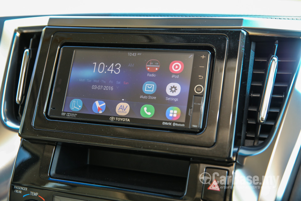 Toyota Alphard AH30 (2016) Interior