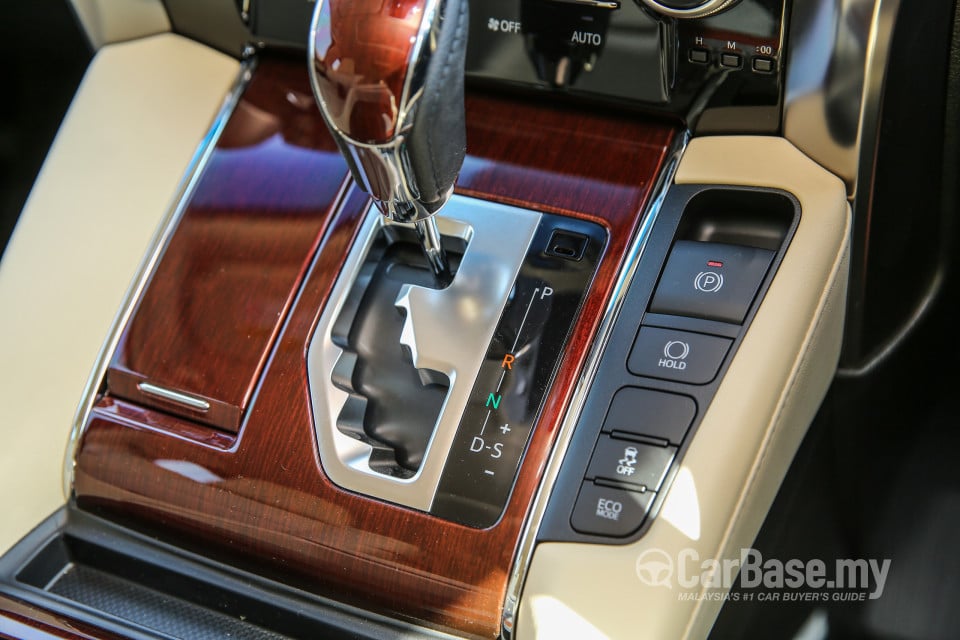 Toyota Alphard AH30 (2016) Interior