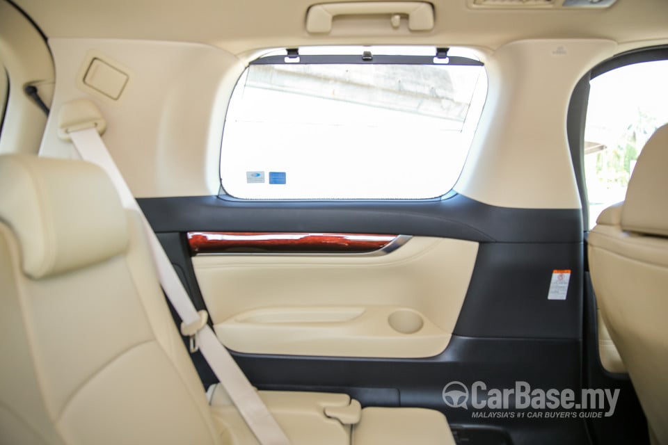 Toyota Alphard AH30 (2016) Interior