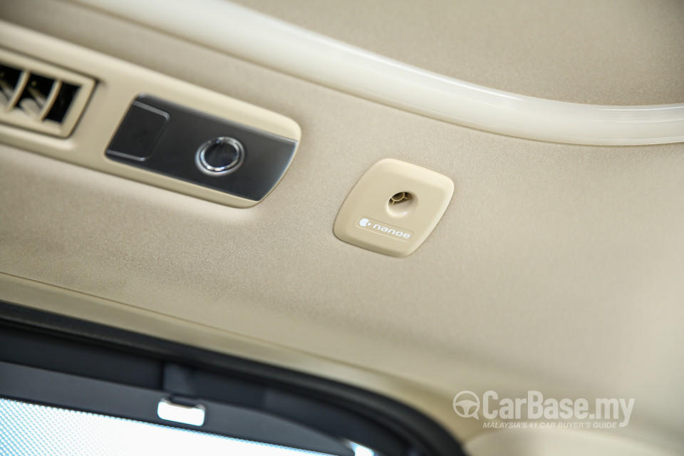 Toyota Alphard AH30 (2016) Interior