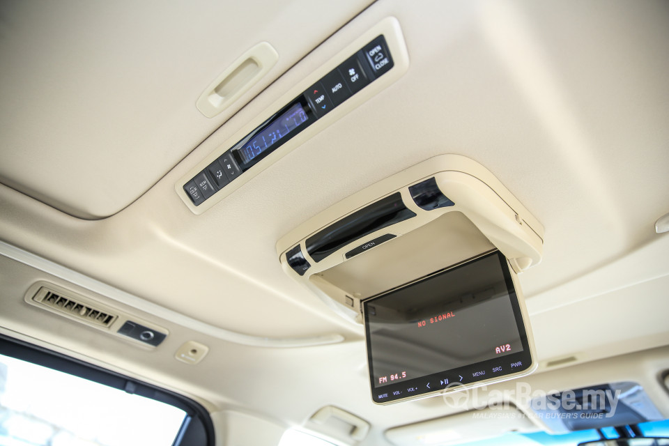Toyota Alphard AH30 (2016) Interior