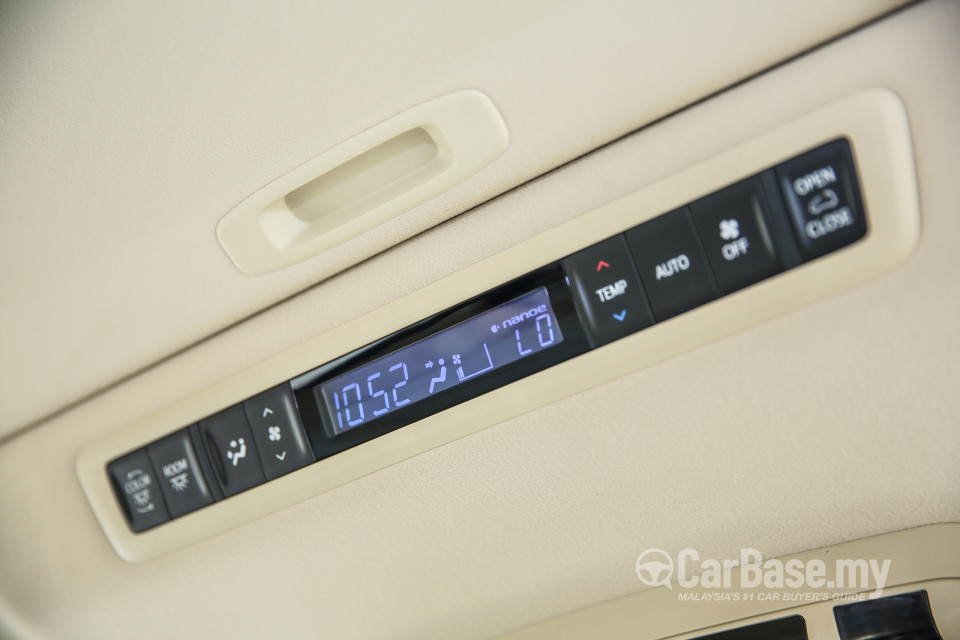 Toyota Alphard AH30 (2016) Interior
