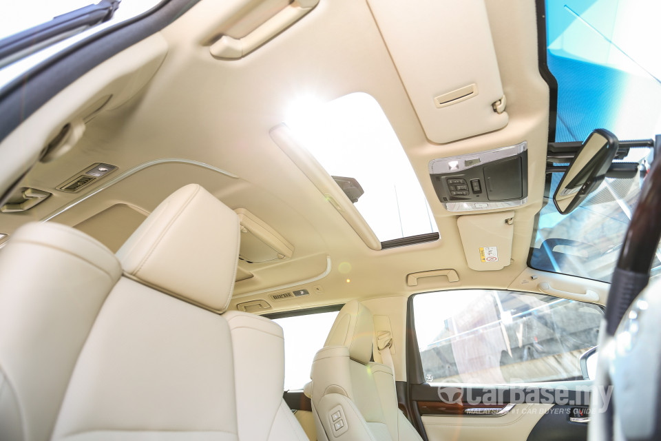 Toyota Alphard AH30 (2016) Interior