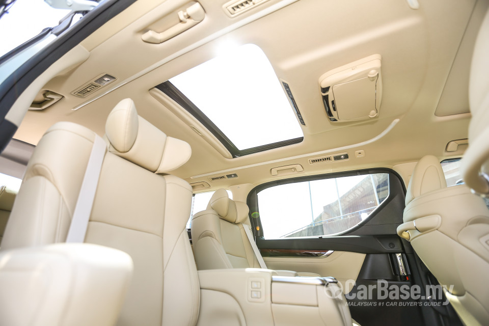 Toyota Alphard AH30 (2016) Interior