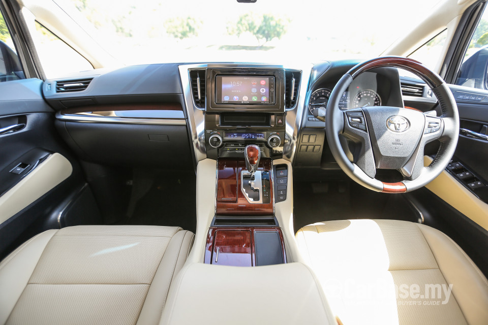 Toyota Alphard AH30 (2016) Interior