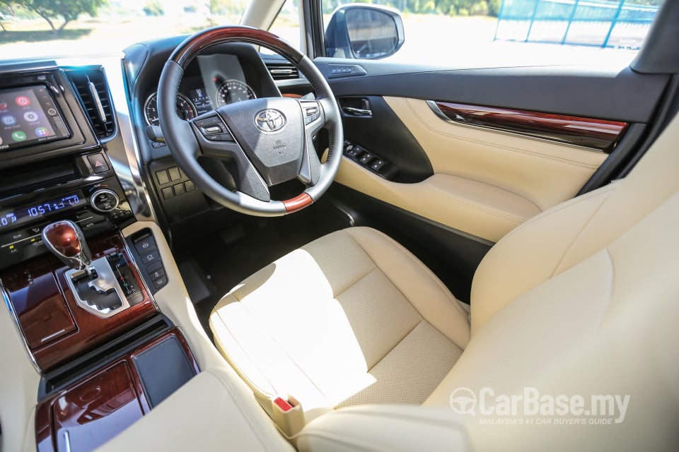 Toyota Alphard AH30 (2016) Interior