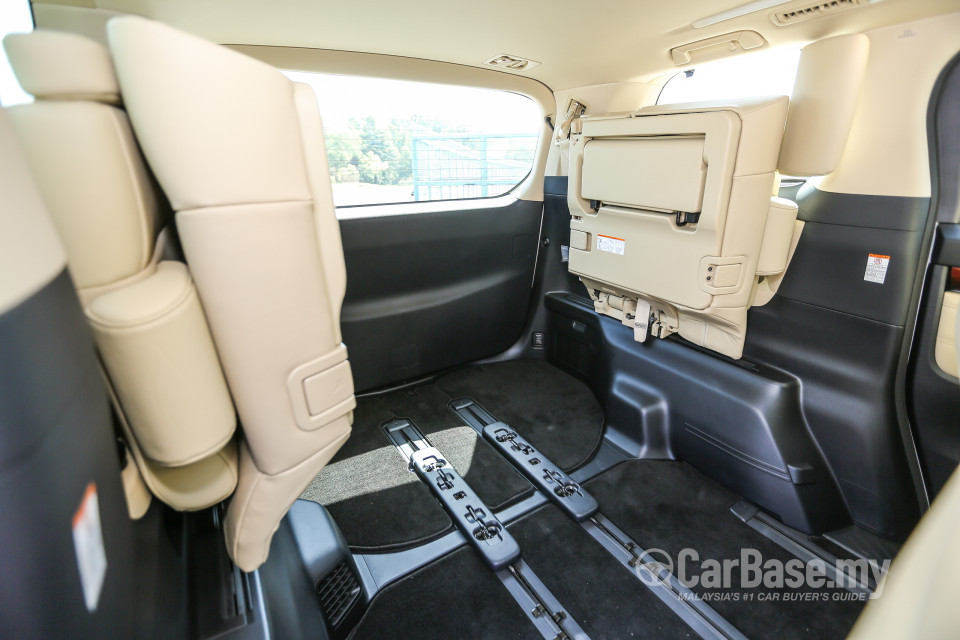 Toyota Alphard AH30 (2016) Interior
