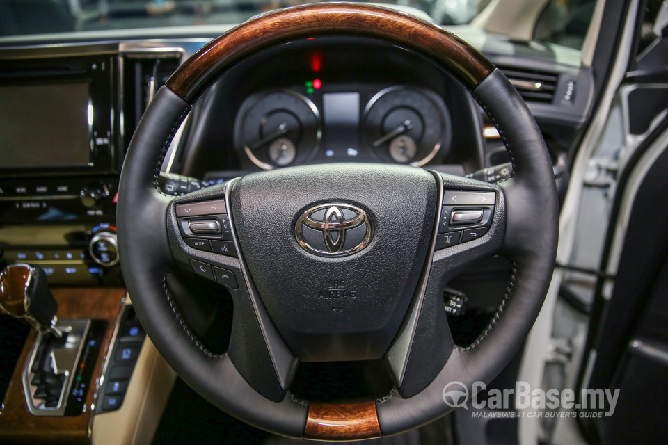 Toyota Alphard AH30 (2016) Interior