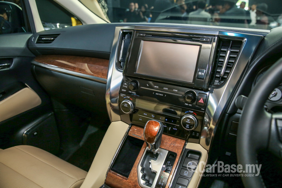 Toyota Alphard AH30 (2016) Interior