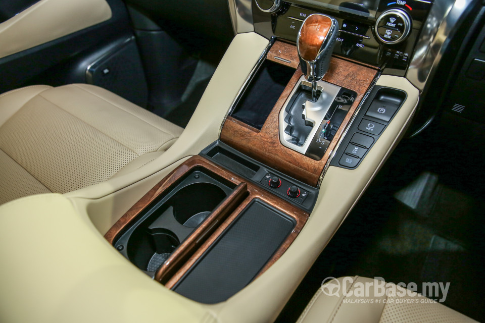 Toyota Alphard AH30 (2016) Interior