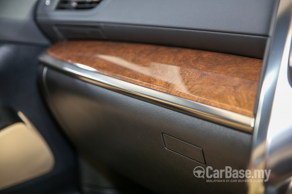 Toyota Alphard AH30 (2016) Interior