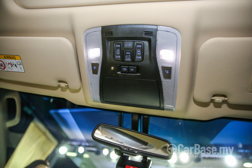 Toyota Alphard AH30 (2016) Interior