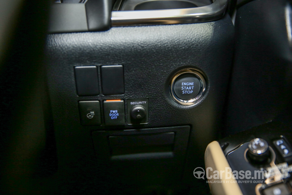 Toyota Alphard AH30 (2016) Interior