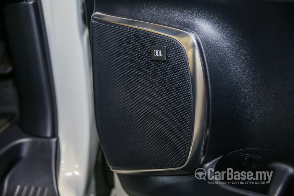 Toyota Alphard AH30 (2016) Interior