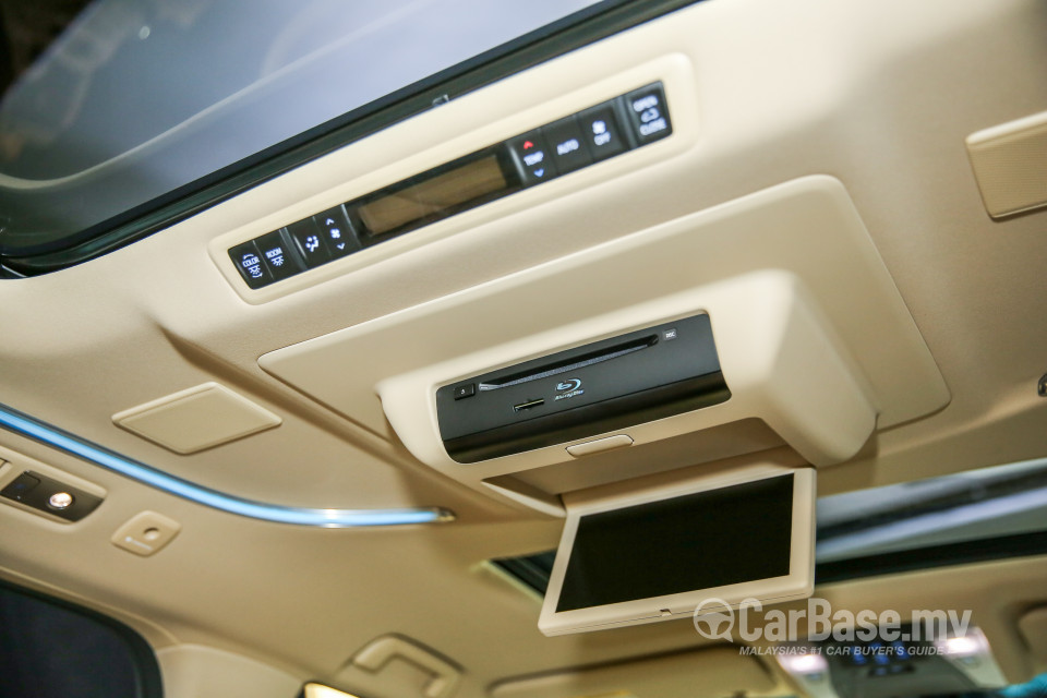 Toyota Alphard AH30 (2016) Interior