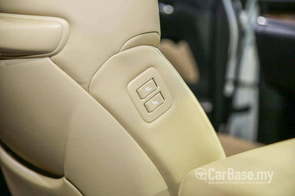 Toyota Alphard AH30 (2016) Interior