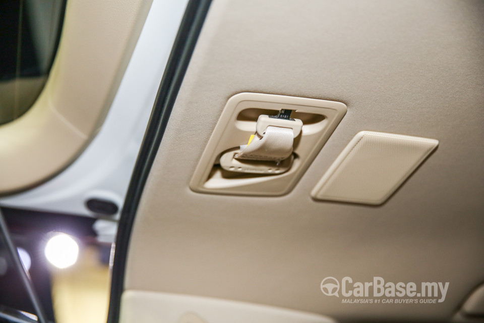 Toyota Alphard AH30 (2016) Interior