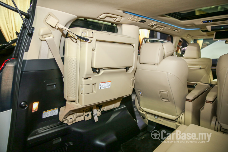 Toyota Alphard AH30 (2016) Interior
