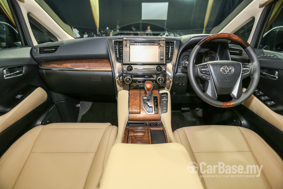 Toyota Alphard AH30 (2016) Interior