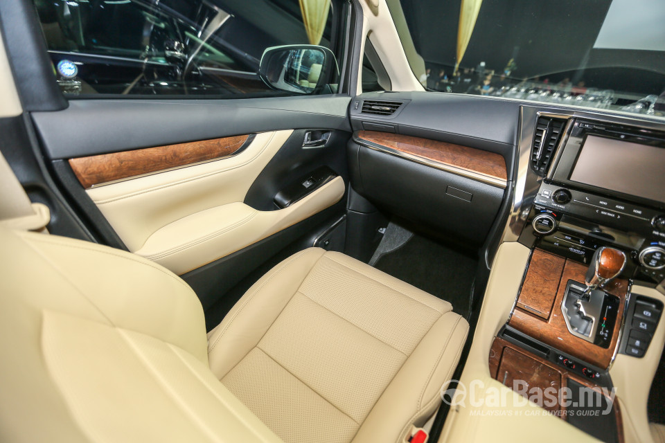 Toyota Alphard AH30 (2016) Interior