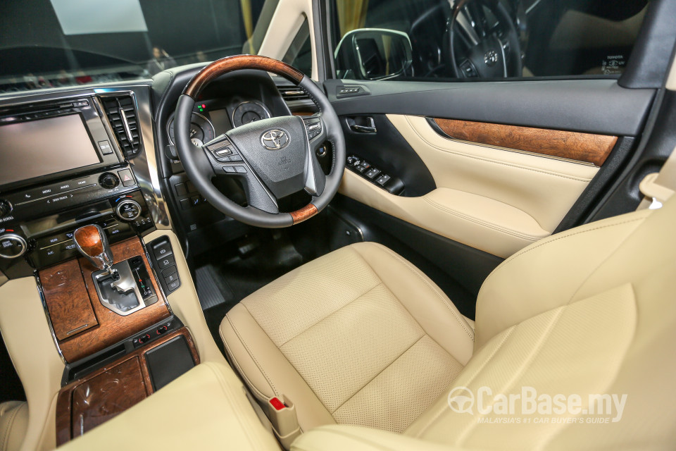 Toyota Alphard AH30 (2016) Interior