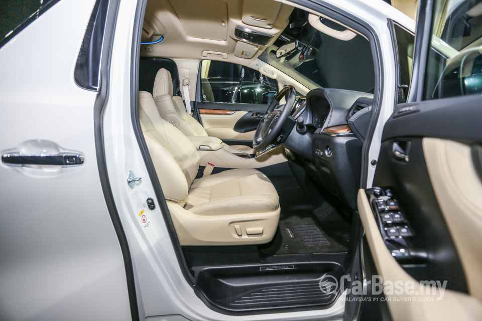 Toyota Alphard AH30 (2016) Interior
