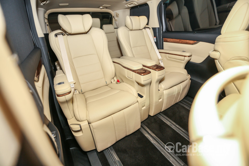Toyota Alphard AH30 (2016) Interior