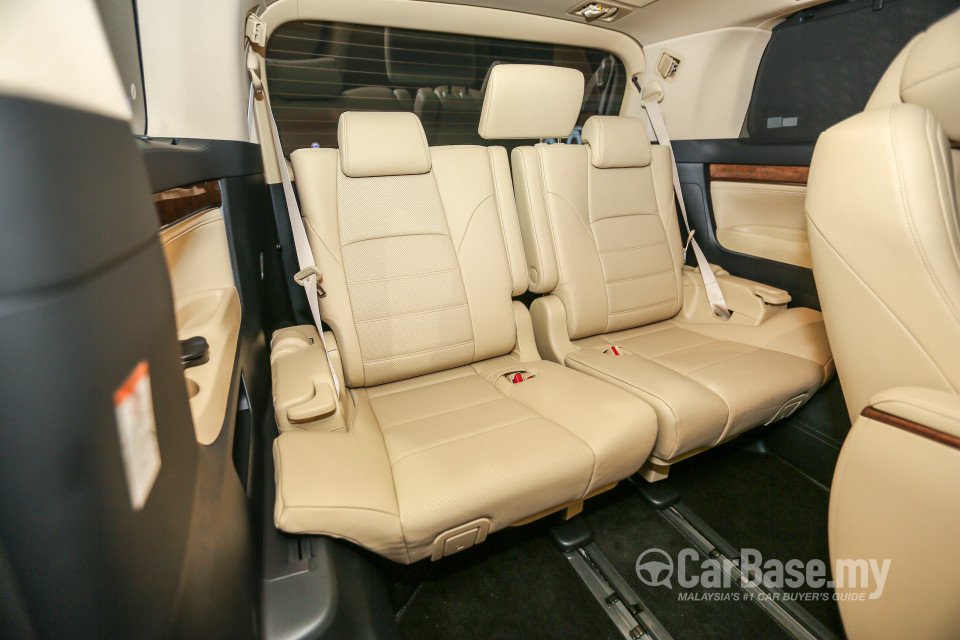 Toyota Alphard AH30 (2016) Interior