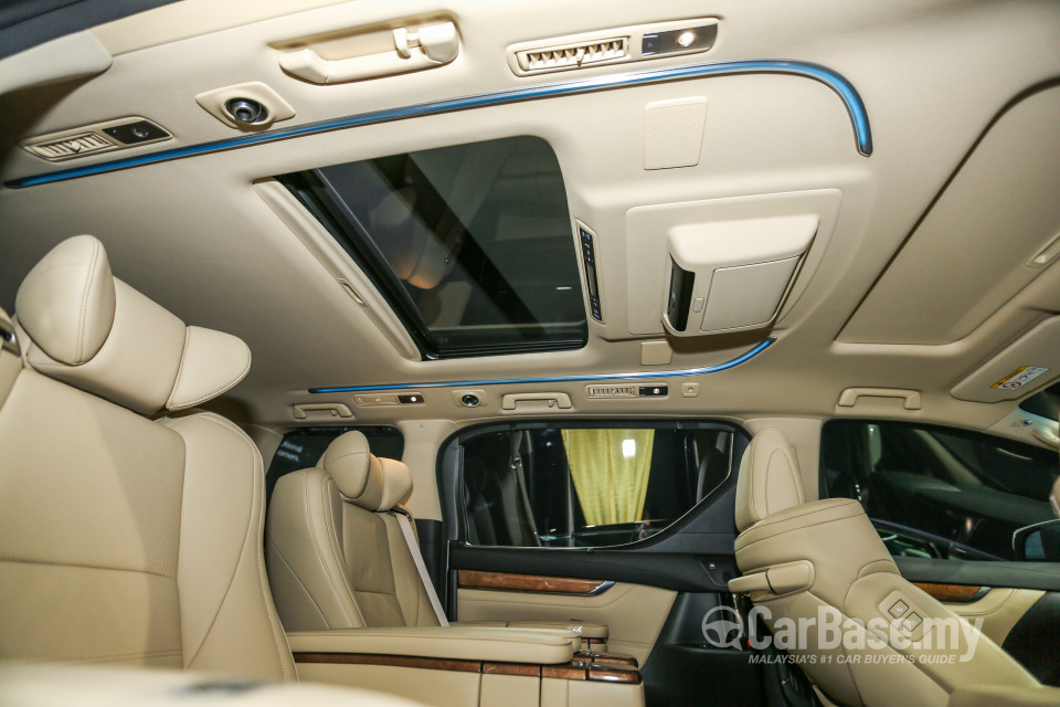 Toyota Alphard AH30 (2016) Interior