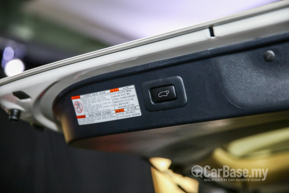 Toyota Alphard AH30 (2016) Interior