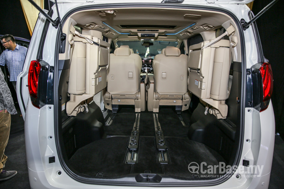 Toyota Alphard AH30 (2016) Interior