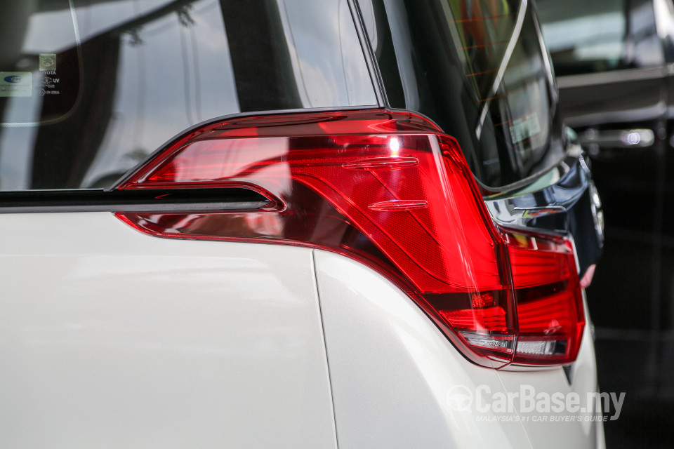 Toyota Alphard AH30 Facelift (2018) Exterior
