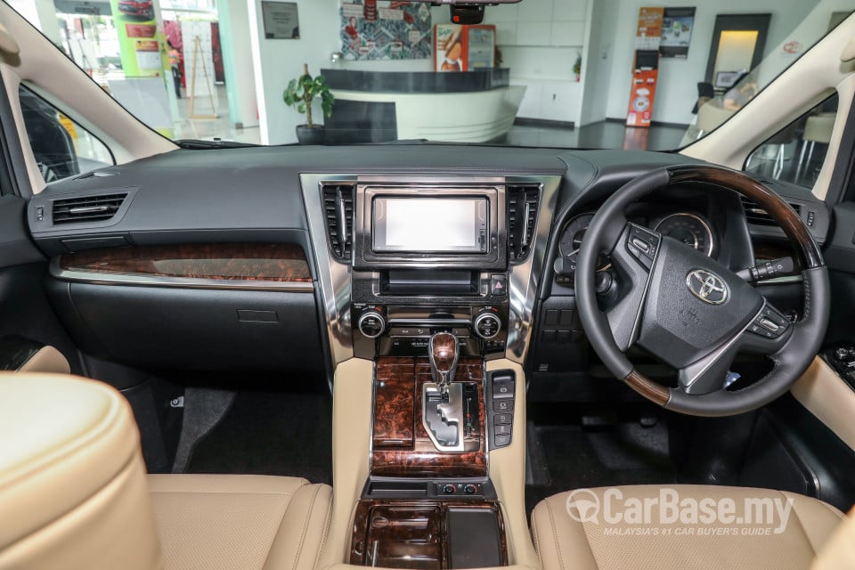 Toyota Alphard AH30 Facelift (2018) Interior