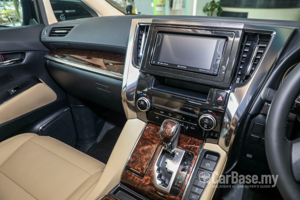 Toyota Alphard AH30 Facelift (2018) Interior