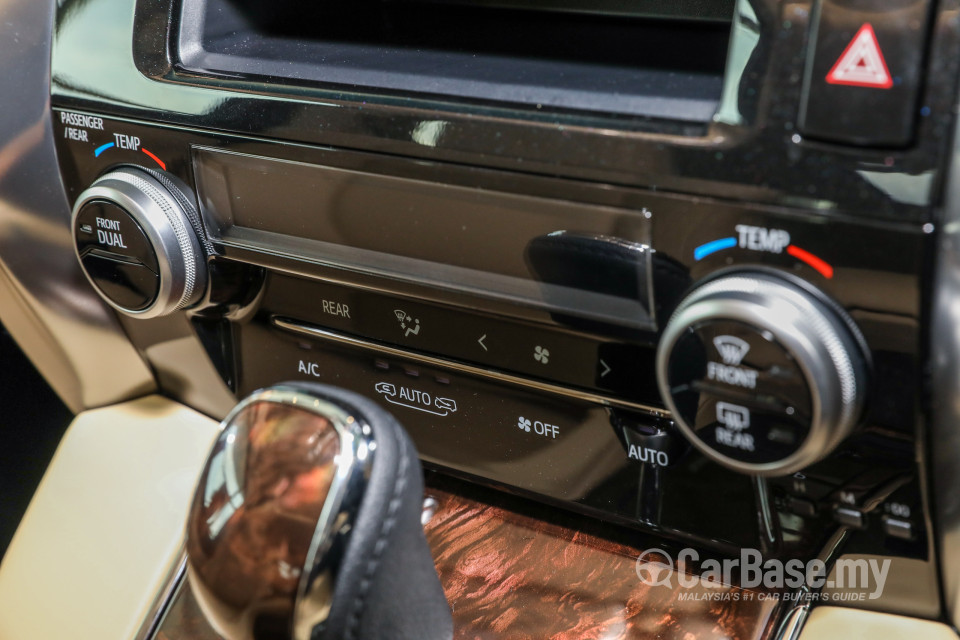 Toyota Alphard AH30 Facelift (2018) Interior