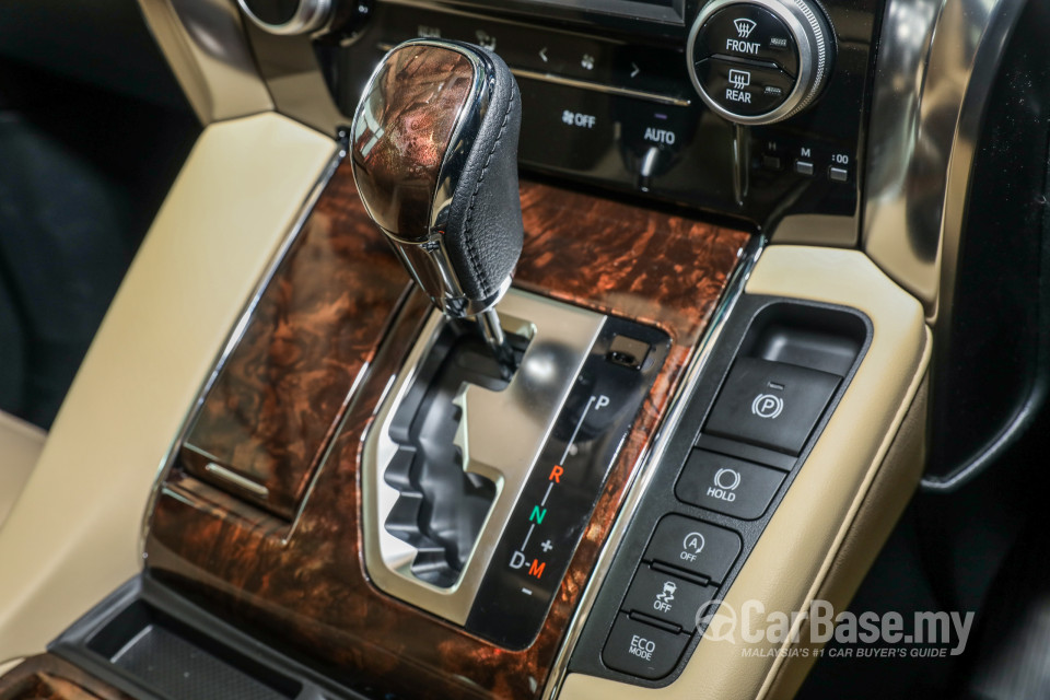 Toyota Alphard AH30 Facelift (2018) Interior