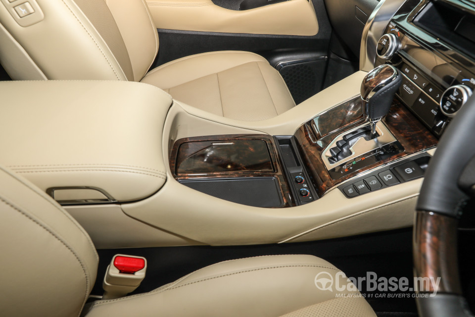 Toyota Alphard AH30 Facelift (2018) Interior