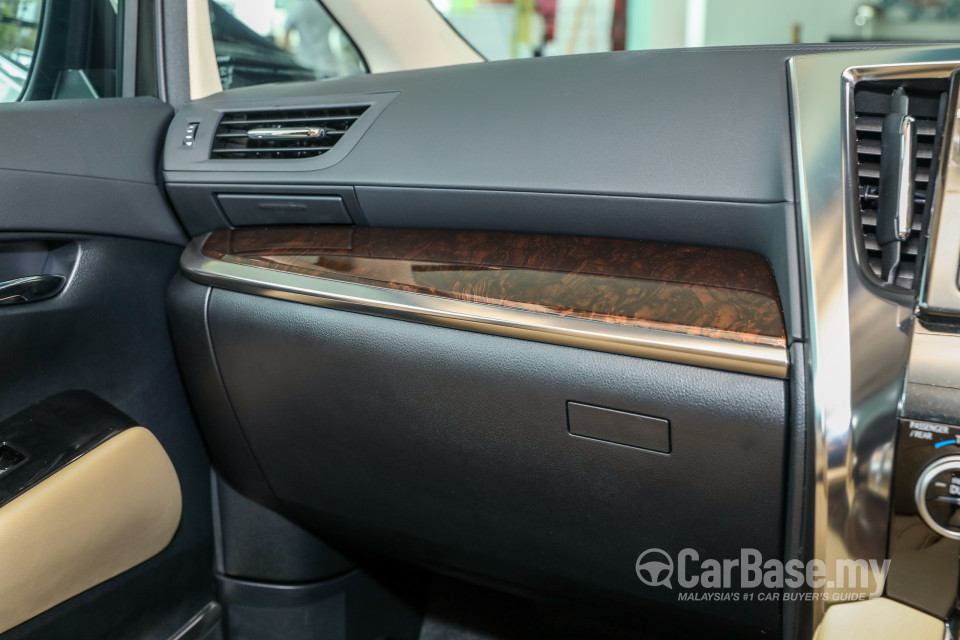 Toyota Alphard AH30 Facelift (2018) Interior