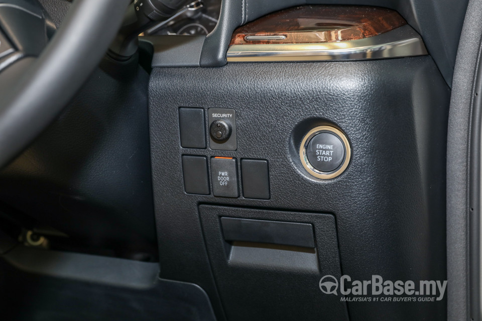 Toyota Alphard AH30 Facelift (2018) Interior