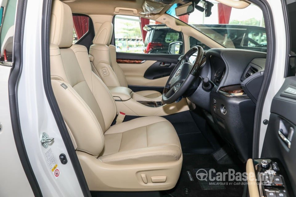Toyota Alphard AH30 Facelift (2018) Interior